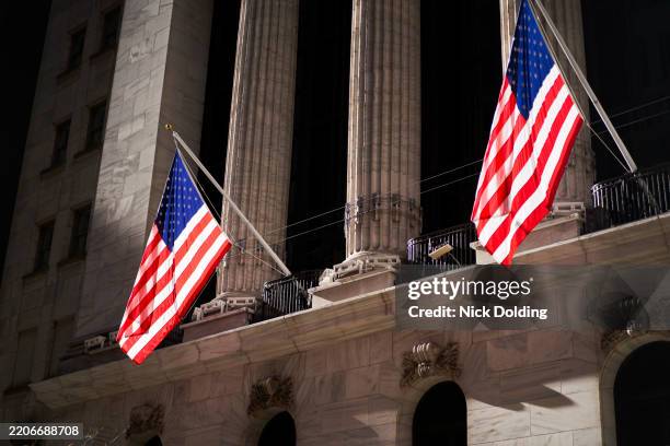wall street stars and stripes - wall street stock pictures, royalty-free photos & images