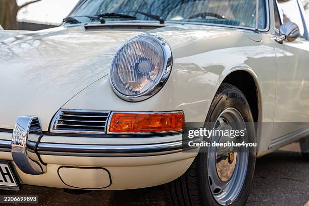 classic porsche 911 - porsche 911 stock pictures, royalty-free photos & images