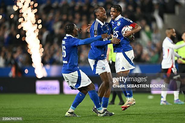 Strasbourg's French forward Dilane Bakwa , Strasbourg's Dutch forward Emanuel Emegha and Strasbourg's Brazilian midfielder Andrey Santos celebrate...
