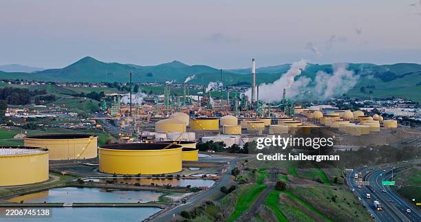 aerial view of oil refinery in benicia, solano county, california - luchtvervuiling stockfoto's en -beelden