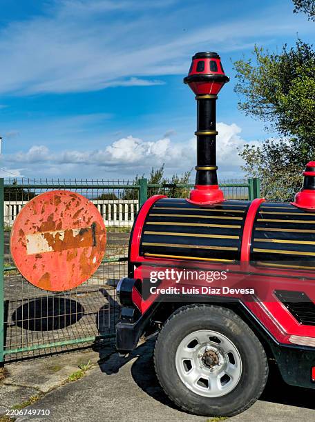 train stopped in front of a no entry sign. - restricted area sign stock pictures, royalty-free photos & images