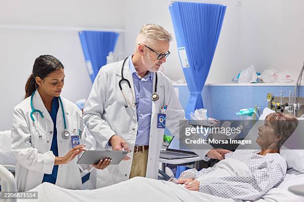 medical professional giving good news to patient - doctor giving good news stock pictures, royalty-free photos & images