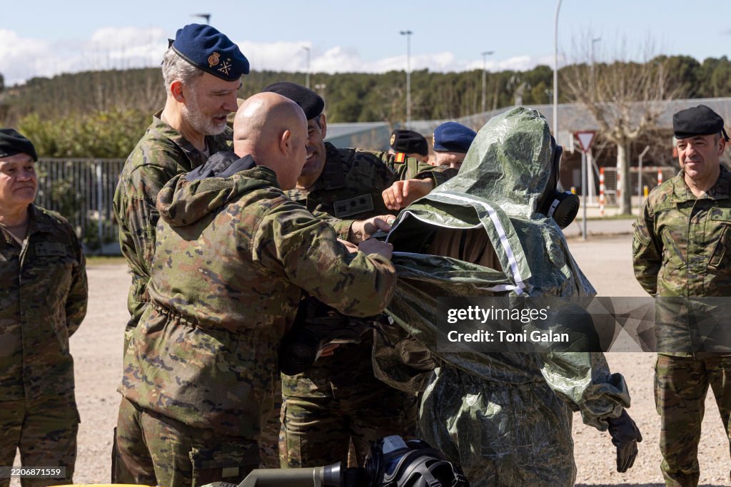 King Felipe Of Spain Visits The Brigade "Aragón I" In Zaragoza