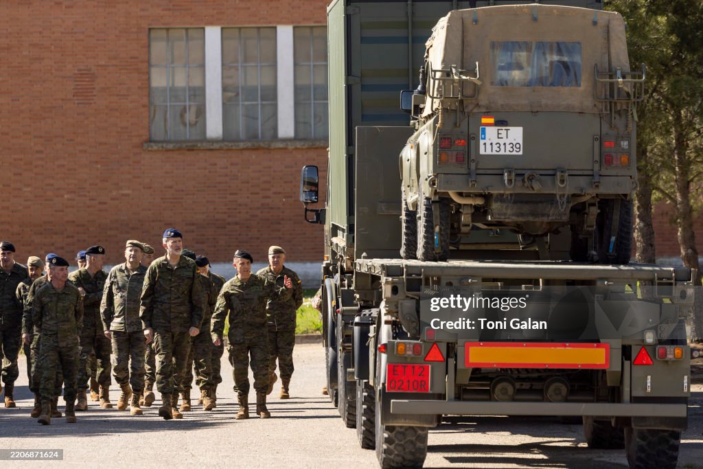 King Felipe Of Spain Visits The Brigade "Aragón I" In Zaragoza