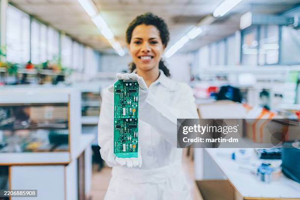 Electronics Engineer Face 2,060 Electronics Factory People Smiling Stock Photos, High-Res ...