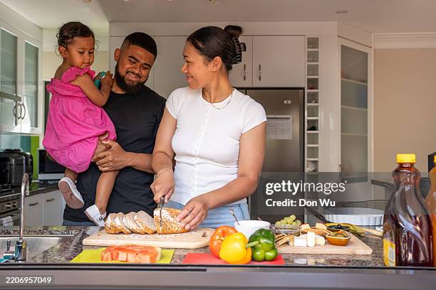 young pacific island family preparing lunch together - polynesian ethnicity stock pictures, royalty-free photos & images