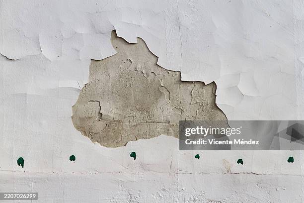chip in the wall - peeling off stock pictures, royalty-free photos & images