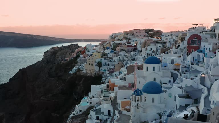 https://media.gettyimages.com/id/2207107000/video/drone-santorini-greece-sunset-travel-close.jpg?b=1&s=640x640&k=20&c=_FSggvs5ehxCdBW-vE40SFrRx8uOUBPJJUOdRniYuD8=