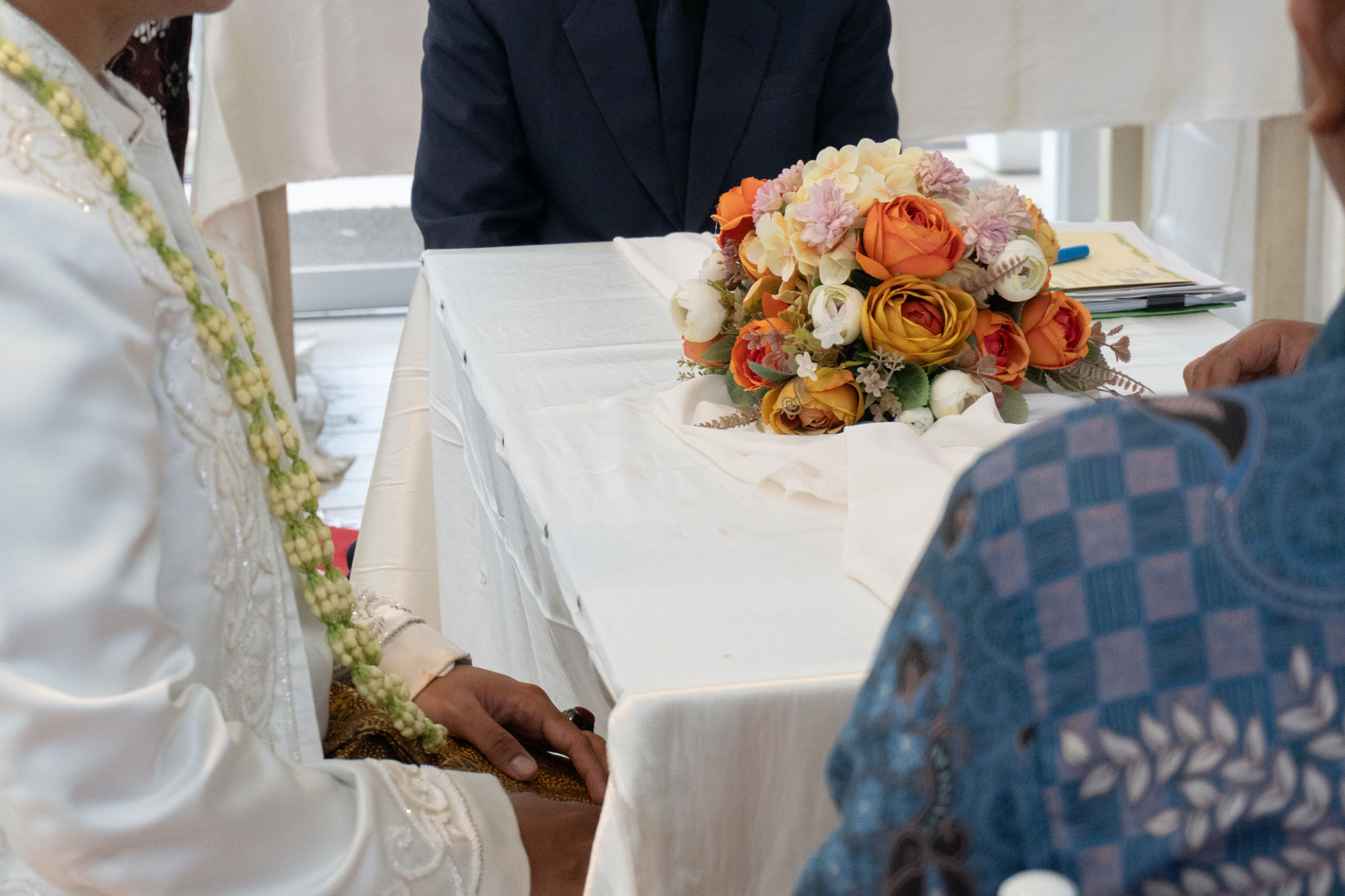 wedding guest signing