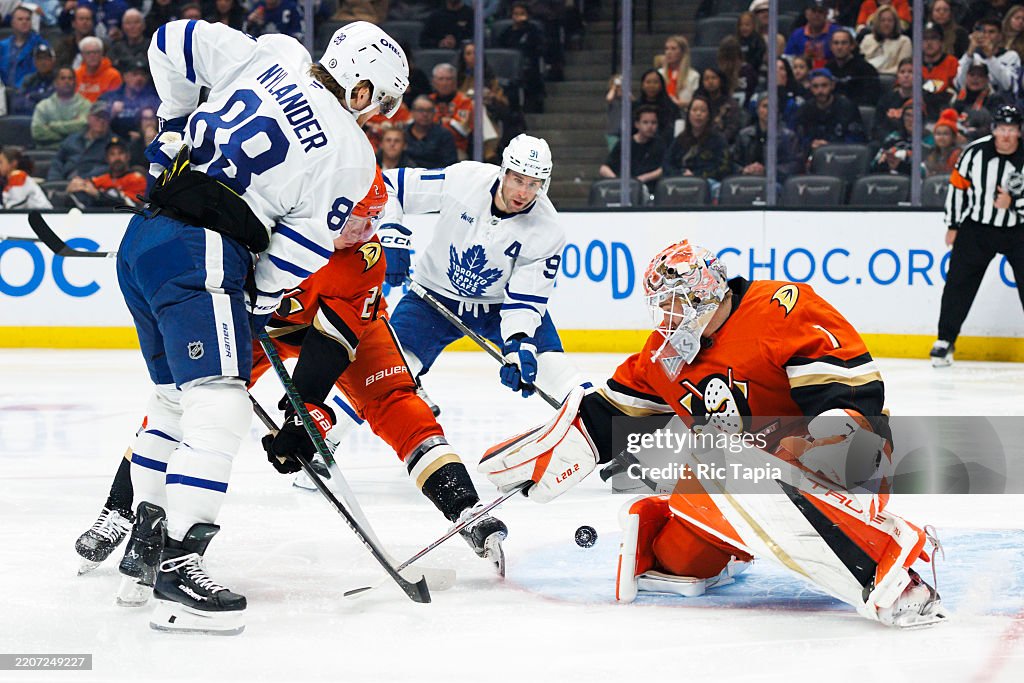 Toronto Maple Leafs v Anaheim Ducks