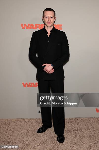 Joseph Quinn attends the Los Angeles premiere of A24's "Warfare" at DGA Theater Complex on March 27, 2025 in Los Angeles, California.