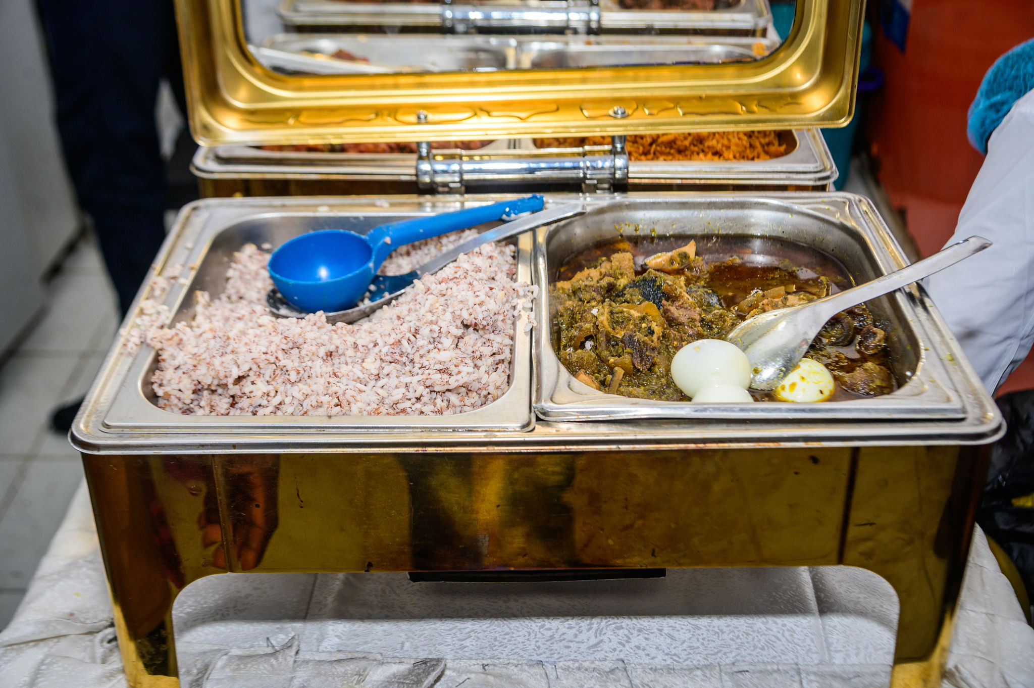 Buffet-Style Serving in Chafing Dish Buffet-Style Serving in Chafing Dish
