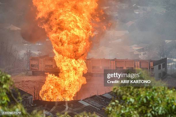 This picture shows a fire caused by a gas pipeline leak in Puchong, Selangor on April 1, 2025. A massive fire forced people from their homes during...