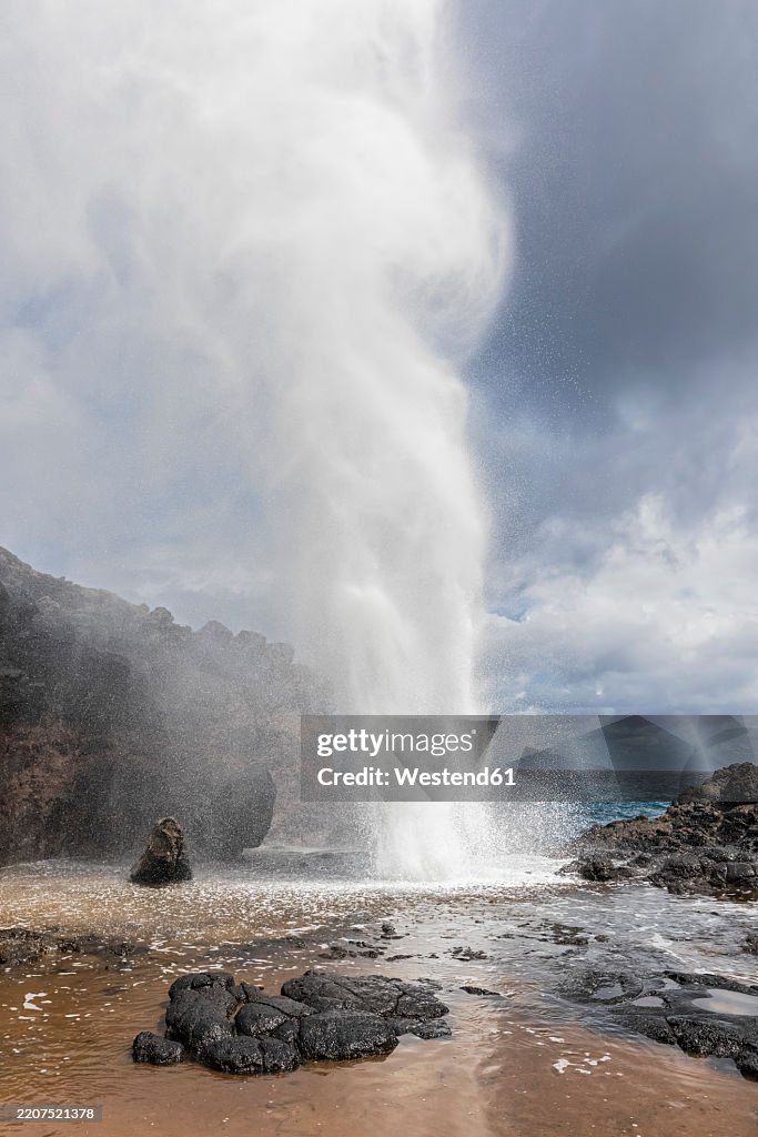 Nakalele Blowhole, West Maui Mountains, Maui, Hawaii, USA