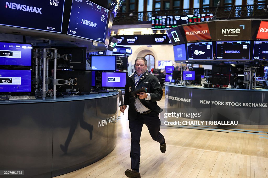 TOPSHOT-US-MARKETS-ECONOMY