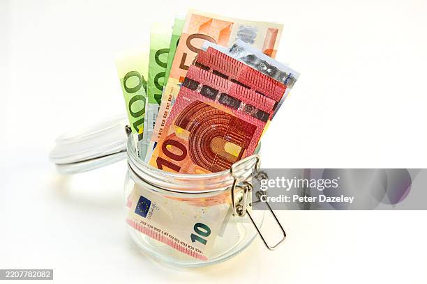euro bank notes in jar. - money-talks-englische-redewendung stock-fotos und bilder