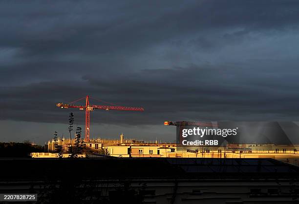 construction new apartments - nieuwbouw stockfoto's en -beelden