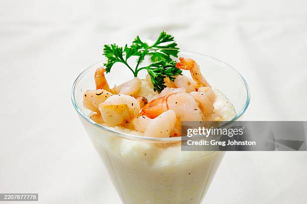 shrimp cocktail apetizer - prawn cocktail stock pictures, royalty-free photos & images