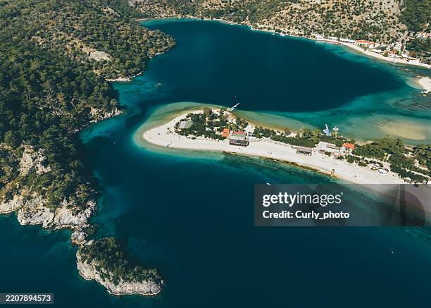 aerial view of blue lagoon with turquoise sea, white sand beach, oludeniz, mugla, - funkwelle stock-fotos und bilder