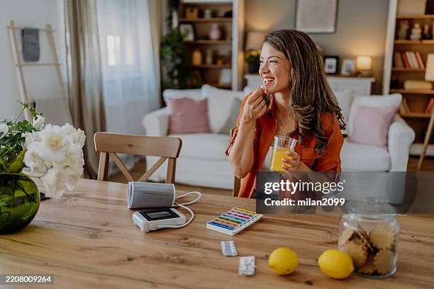 medication - hypertensive stock pictures, royalty-free photos & images