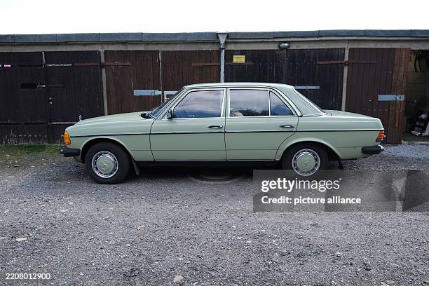 April 2025, Saxony, Chemnitz: A Mercedes W123 is parked in the Schützenplatz garage complex. The "#3000 Garages" garage trail was opened in the...