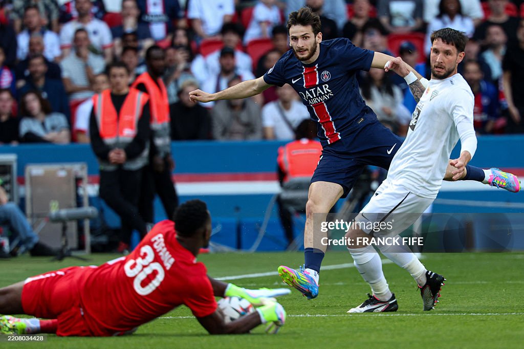 FBL-FRA-LIGUE1-PSG-ANGERS