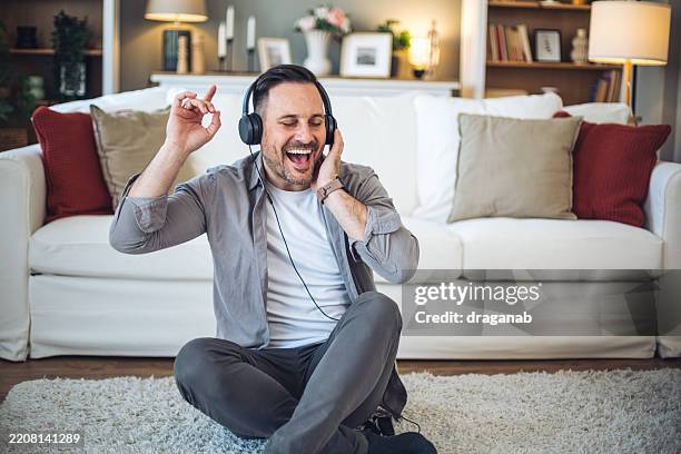 cheering up - song of the year stock pictures, royalty-free photos & images