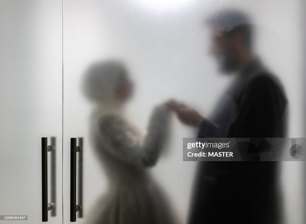 Bride and groom dark silhouettes