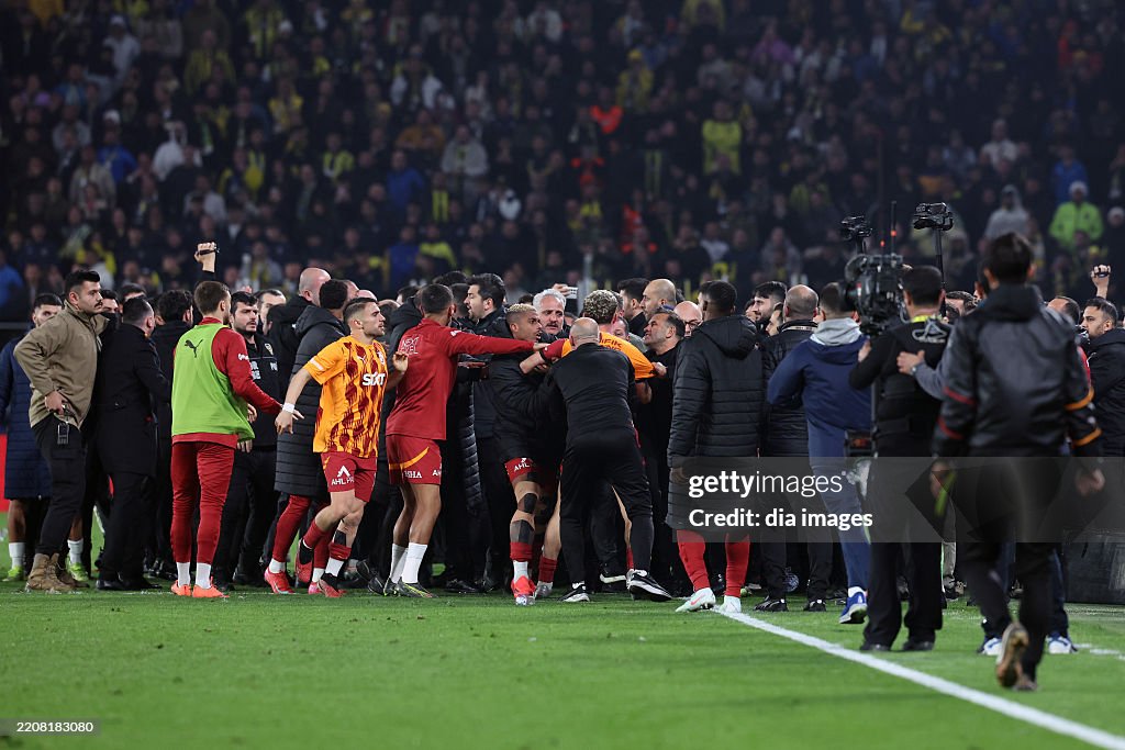 Fenerbahce v Galatasaray - Turkish cup