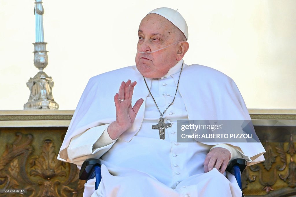 VATICAN-RELIGION-POPE-HEALTH-ANGELUS