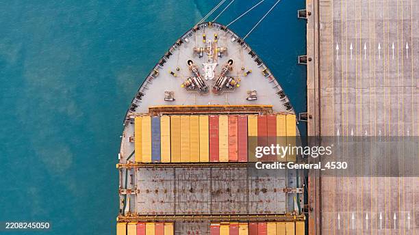 aerial top view of container ship loading and unloading at port. - shipping container top view - fotografias e filmes do acervo