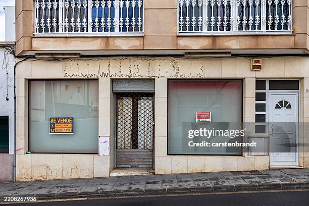 tienda en venta en bancarrota - bancarrota fotografías e imágenes de stock