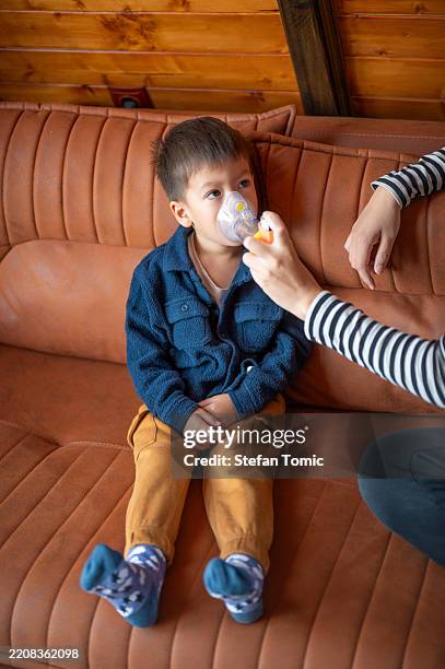 Child Using An Inhaler 28 Child Using Inhaler With Spacer Stock Photos, High-Res Pictures, and ...