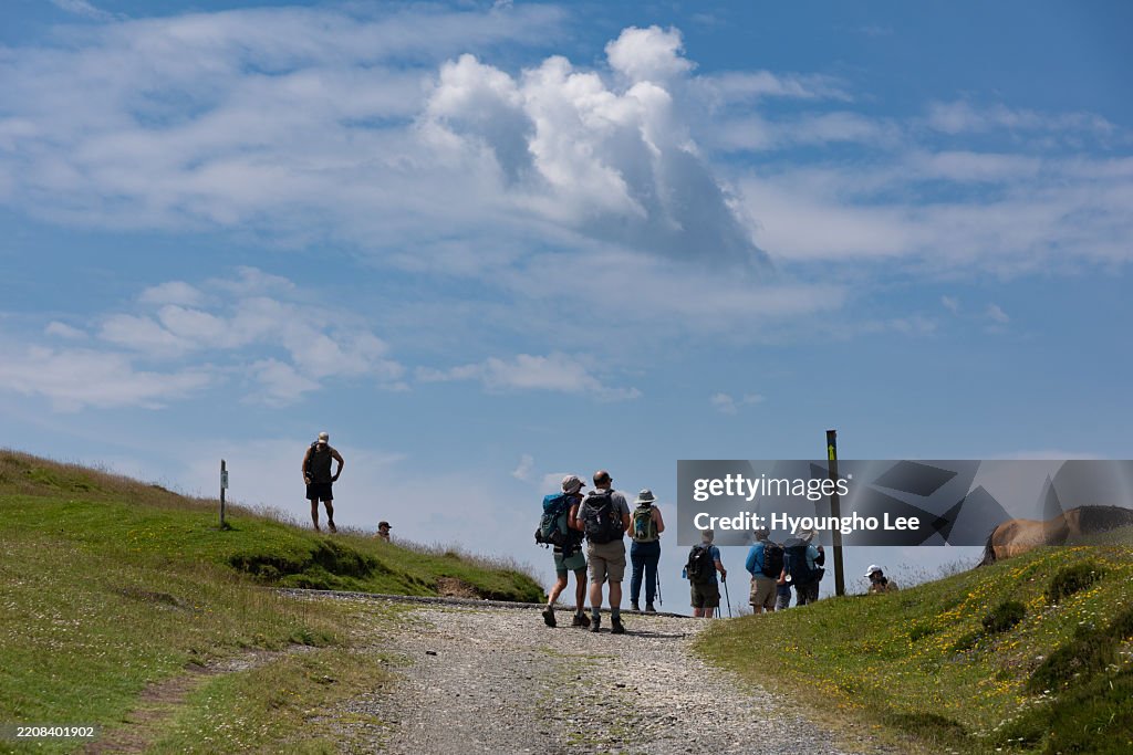 Pilger auf dem St. James' Weg in den Pyrenäen von Saint-Jean-Pied-de-Port