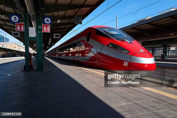 Bari T Rails 14 Bari Centrale Railway Station Stock Photos, High-Res Pictures, and ...