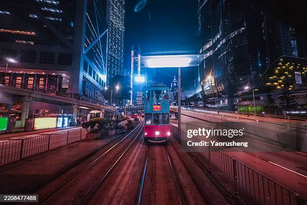 double decker tram at night,hong kong - hongkong-eiland stockfoto's en -beelden