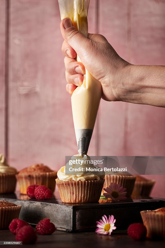 Raspberry cupcakes preparation