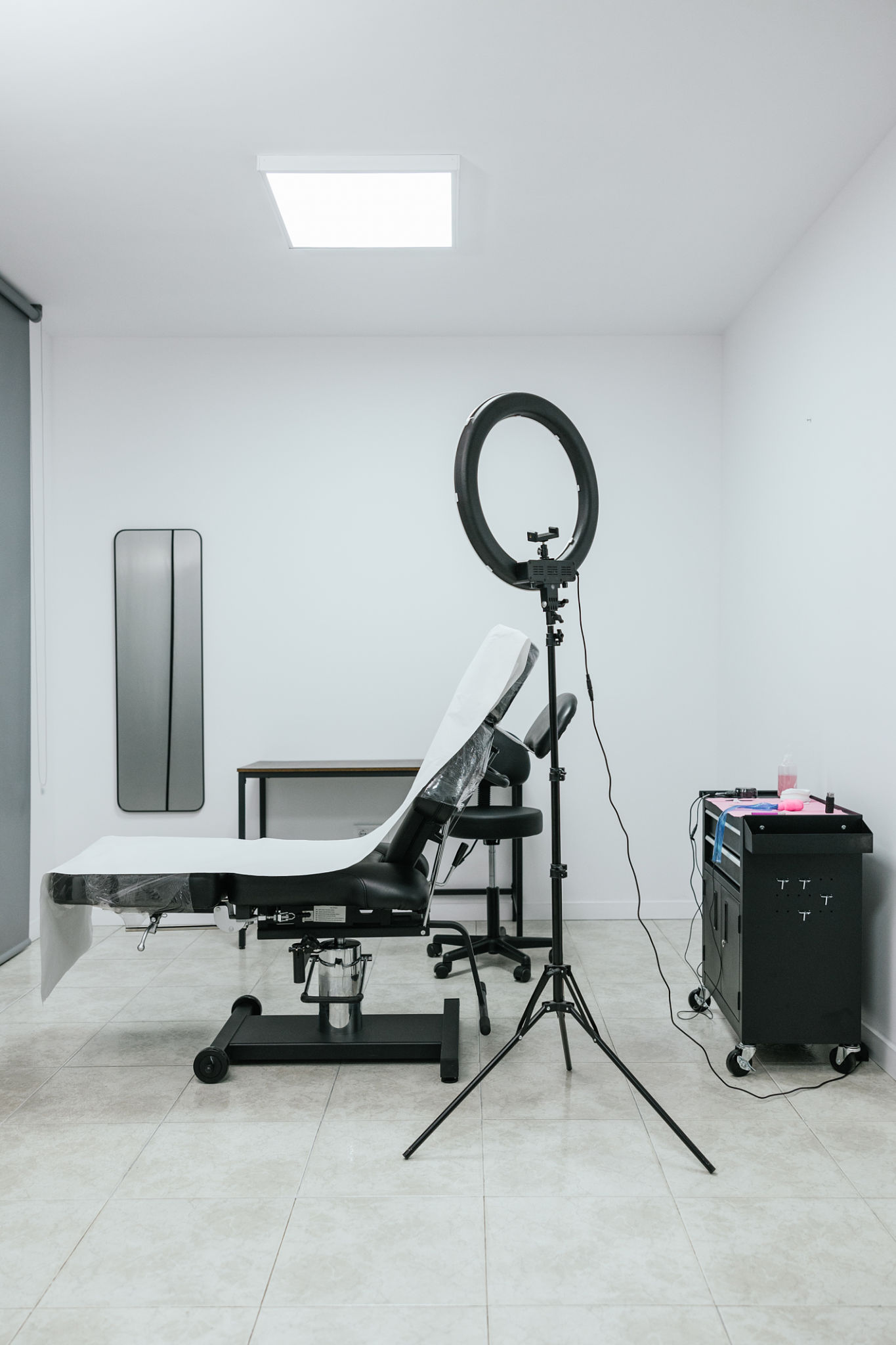 Micropigmentation room ready for tattooing eyebrows and lips Micropigmentation room ready for tattooing eyebrows and lips