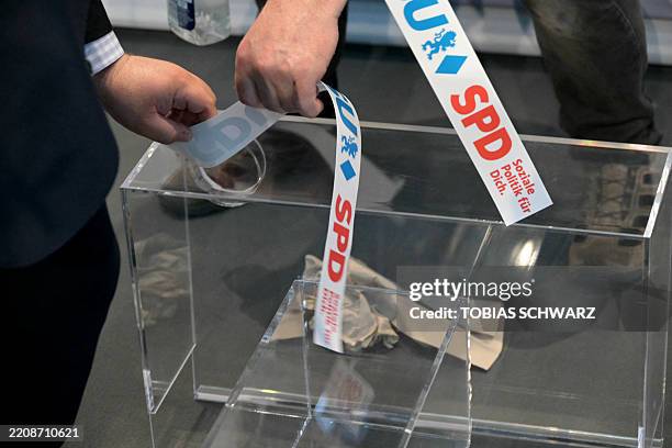 Lectern Sticker 76 Shaking Sticker Stock Photos, High-Res Pictures, and Images - Getty ...
