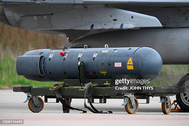 Target Pod 204,732 Nato Photos & High Res Pictures - Getty Images