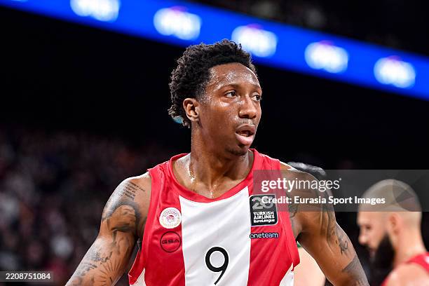 Saben Lee of Olympiacos Piraeus looks on during the Turkish Airlines Euroleague match between ASVEL Lyon Villeurbanne and Olympiacos at LDLC Arena on...