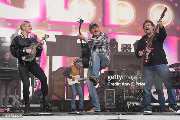 Carson McKee, Marty Roe and Dana Williams of Diamond Rio perform ...