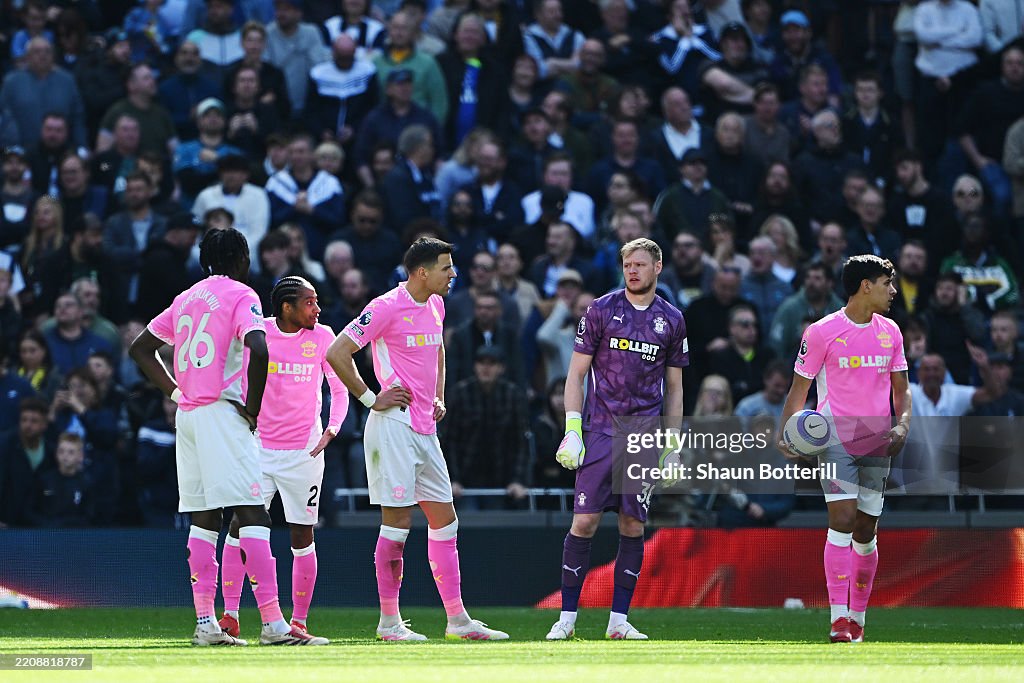 Tottenham Hotspur FC v Southampton FC - Premier League