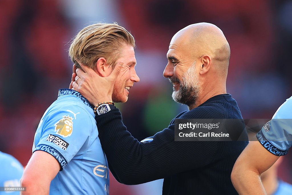 Manchester Tc Pep Guardiola, Manager of Manchester City, embraces Kevin De Bruyne ...