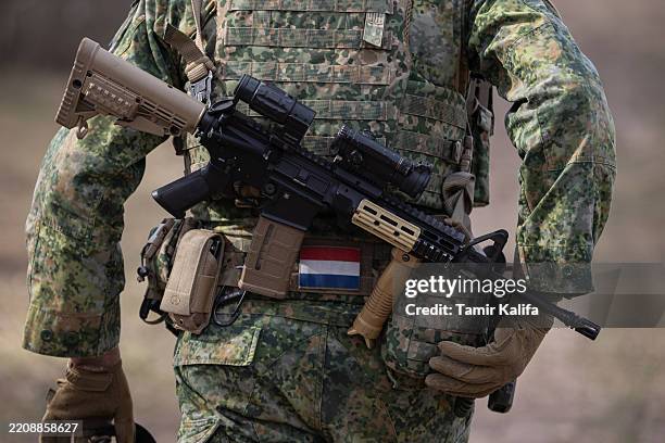 Dutch Soliders 13,684 Dutch Army Stock Photos, High-Res Pictures, and Images - Getty ...