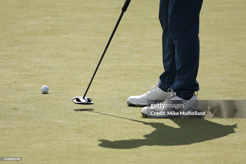 Jkhgn Brian Harman of the United States putts on the 15th green during the ...