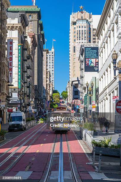 san francisco cable cars on powell and market street - market street san francisco stockfoto's en -beelden