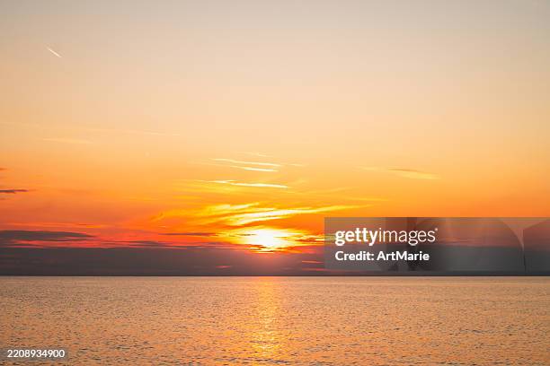 sunset over the sea - pôr do sol imagens e fotografias de stock