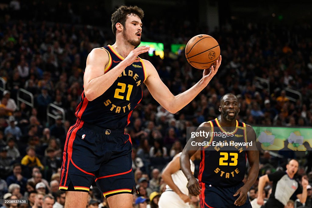 Quentin Post Quinten Post of the Golden State Warriors catches a rebound against ...