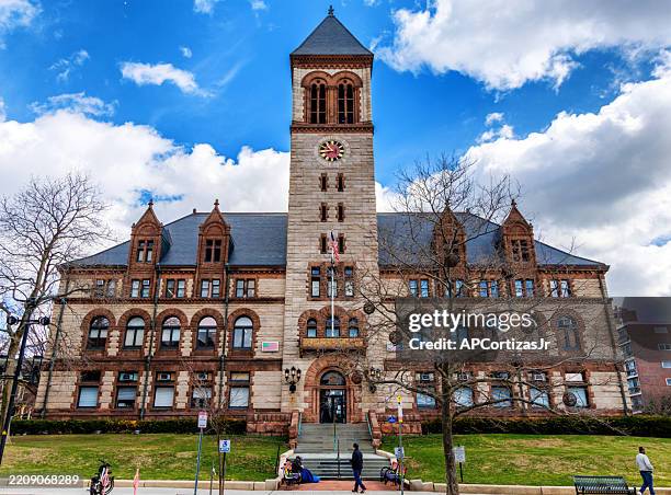 cambridge city hall - cambridge massachusetts - cambridge massachusetts imagens e fotografias de stock